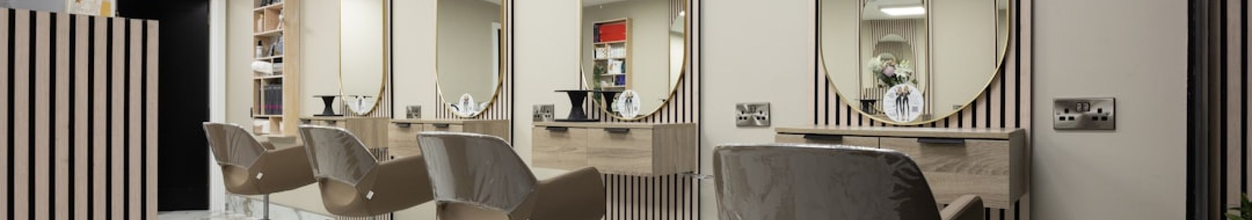 featured 1758240035.512589 6eb94968 Hair Extensions Tips and Trends
