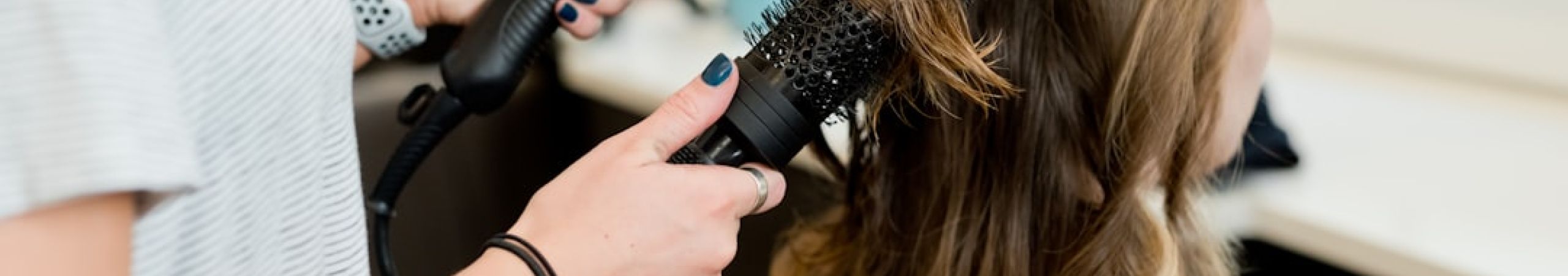 featured 1753401633.302338 afc632cc Hair Extensions Tips and Trends