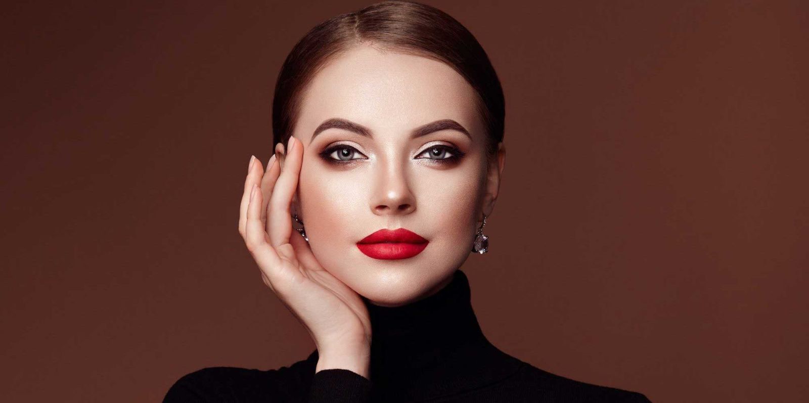 beautiful woman face with perfect makeup 2 e1711634076380 6f8975d5 Waxing